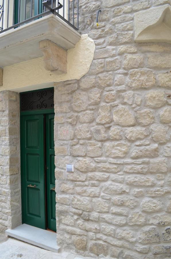 B&B La Casa Di Giulietta Castelmezzano Exterior photo